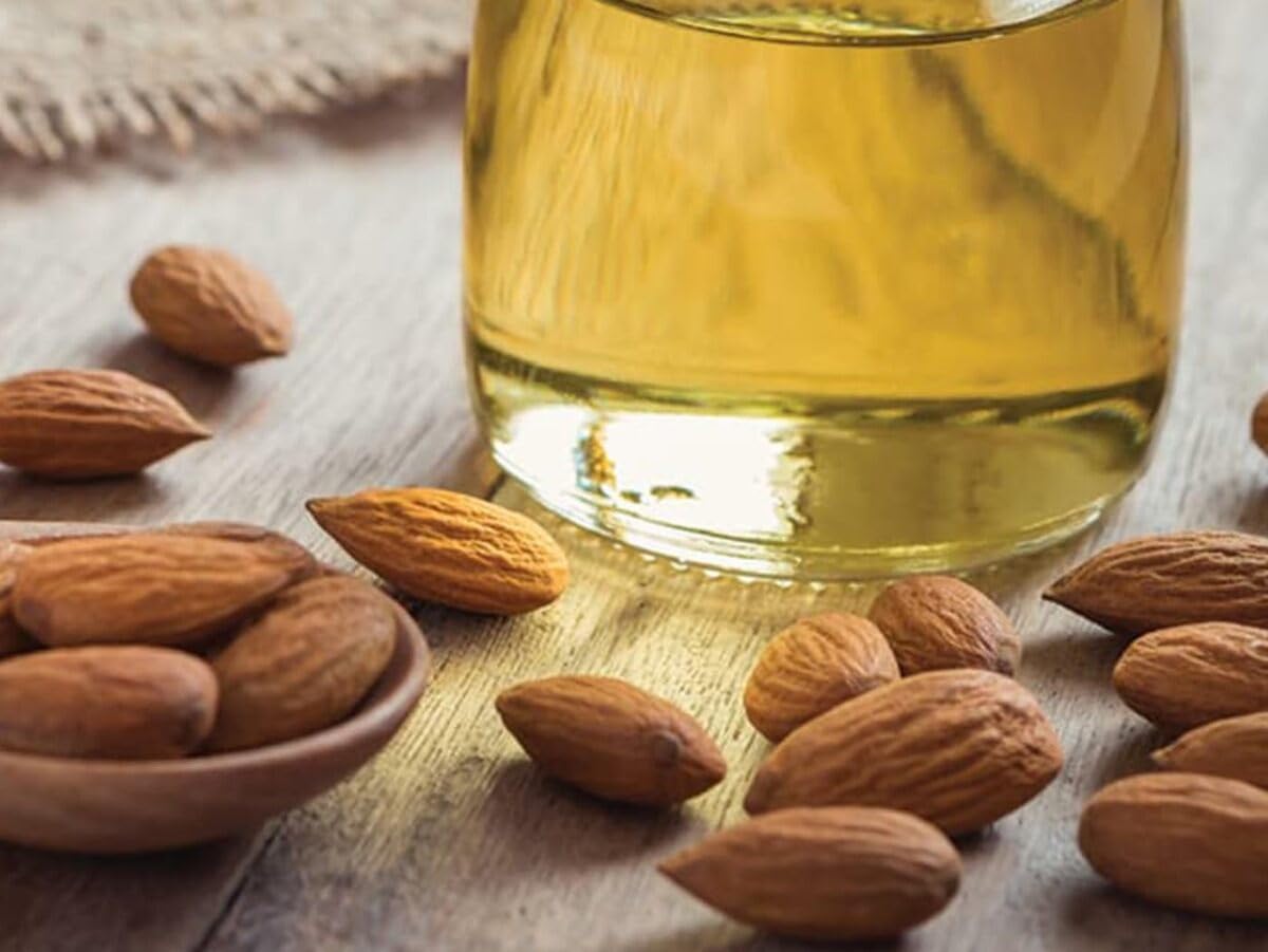 Cuccio Naturale Cuticle Oil | Milk & Honey Hydrating Nail Oil